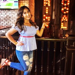 Meet your Posher, Elvia